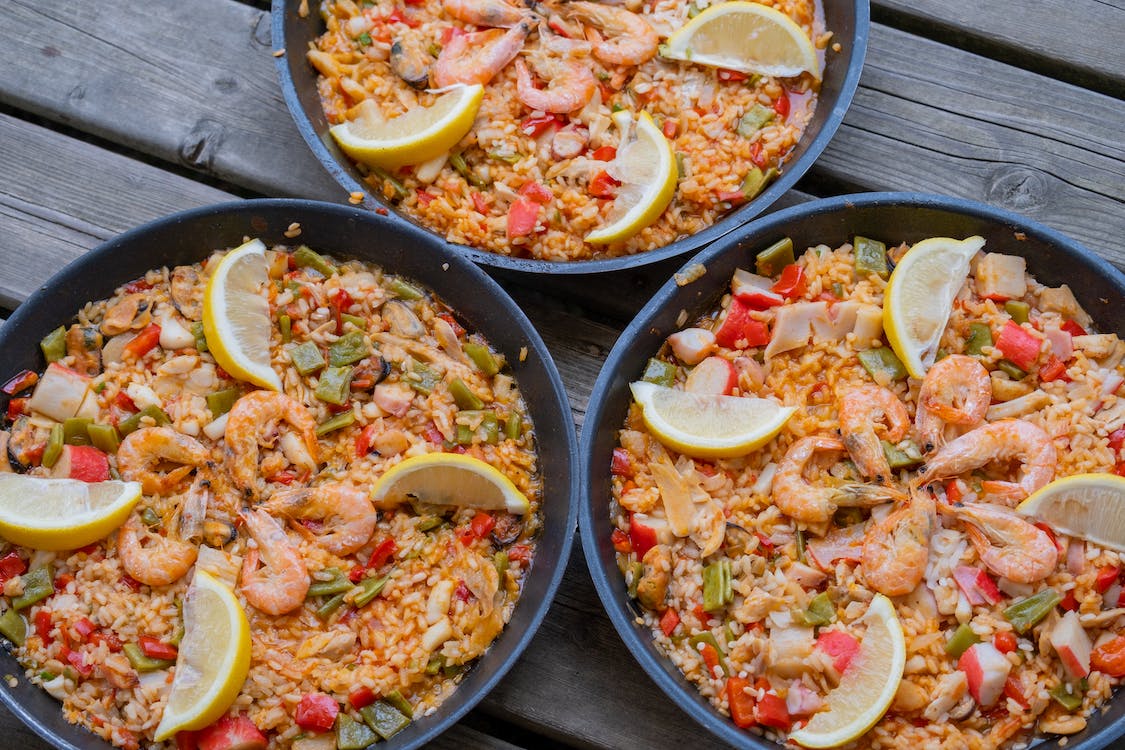 Paella with shellfish and chicken: - HOT WOK