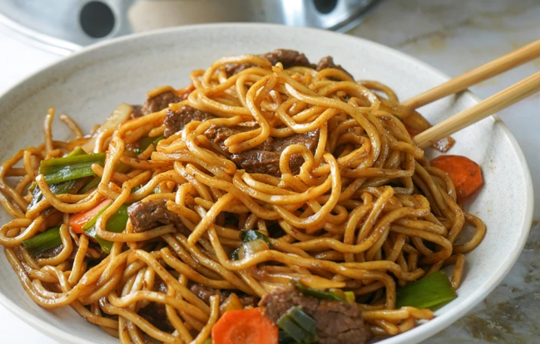 Noodles with hoisin and beef