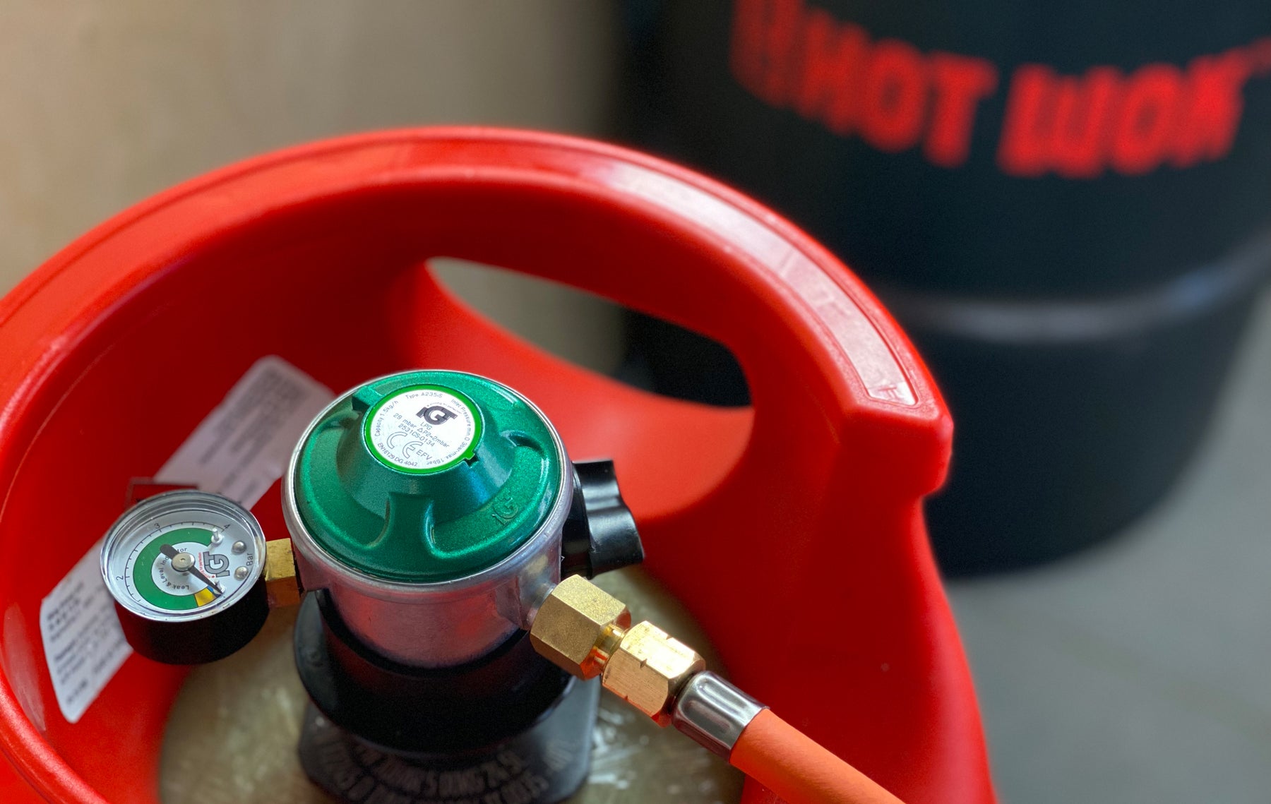 HOW TO: Mount a 29 mBar Gas regulator on a Gas cylinder