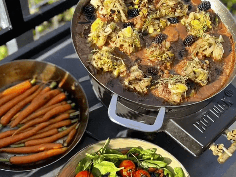 Beef with onions in HOT WOK - HOT WOK