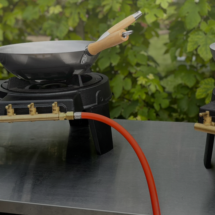 Powerful double burner designed for outdoor cooking