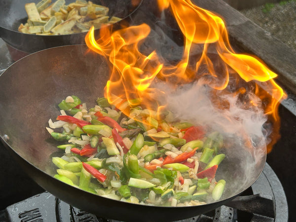 Guía: Cómo dominar la técnica del salteado con HOT WOK